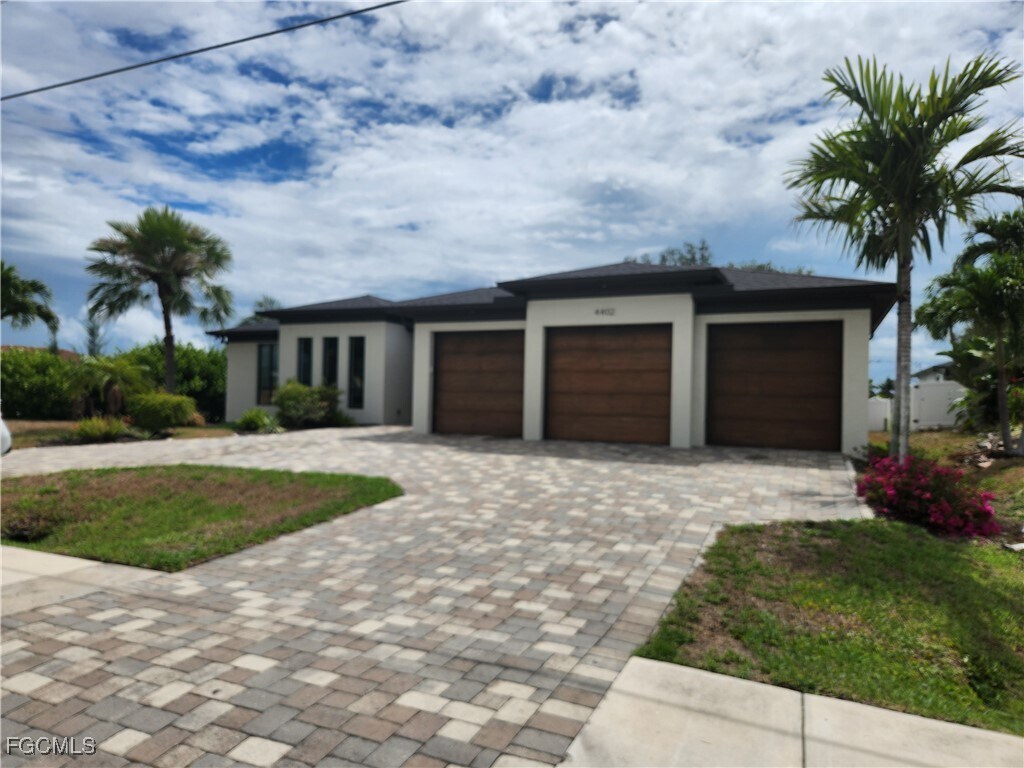 Foto principal - 4402 Chiquita Blvd S
