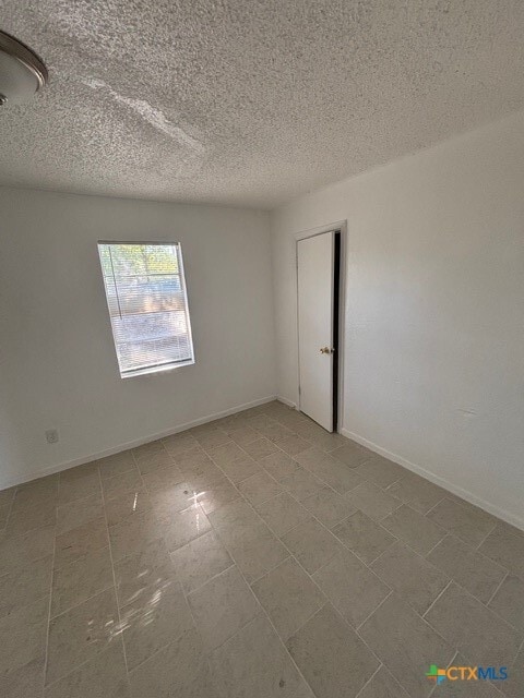 Foto del edificio - 304 E Dunn Ave