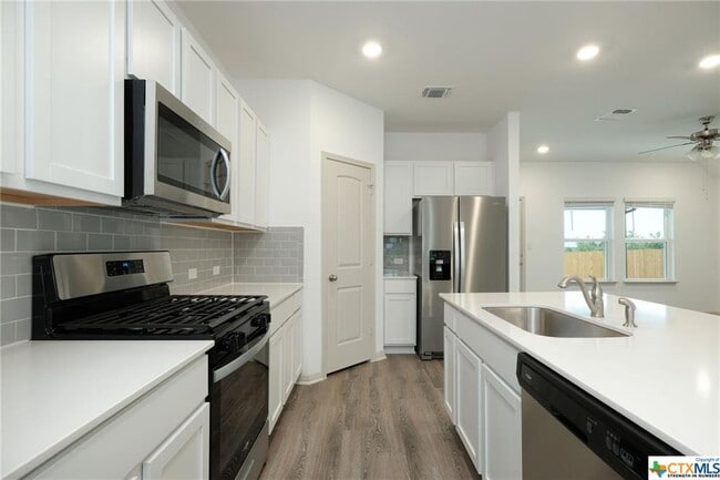 Building Photo - 105 Sweetwater Crk Ln