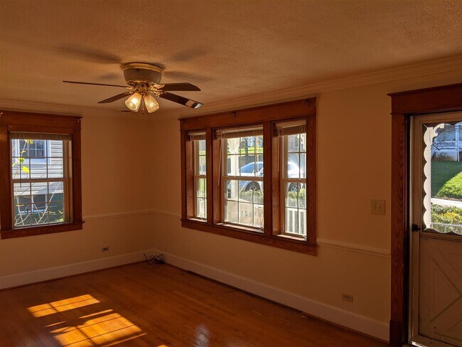 Building Photo - 1341 E Market St