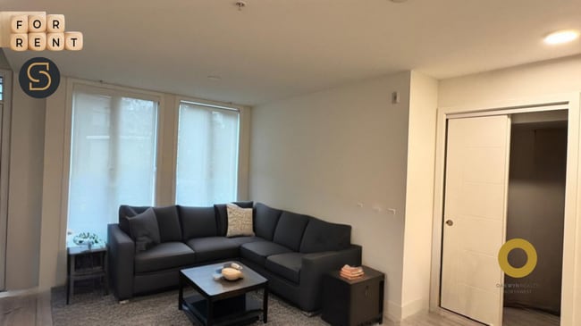 Building Photo - 2035 Glenaire Dr