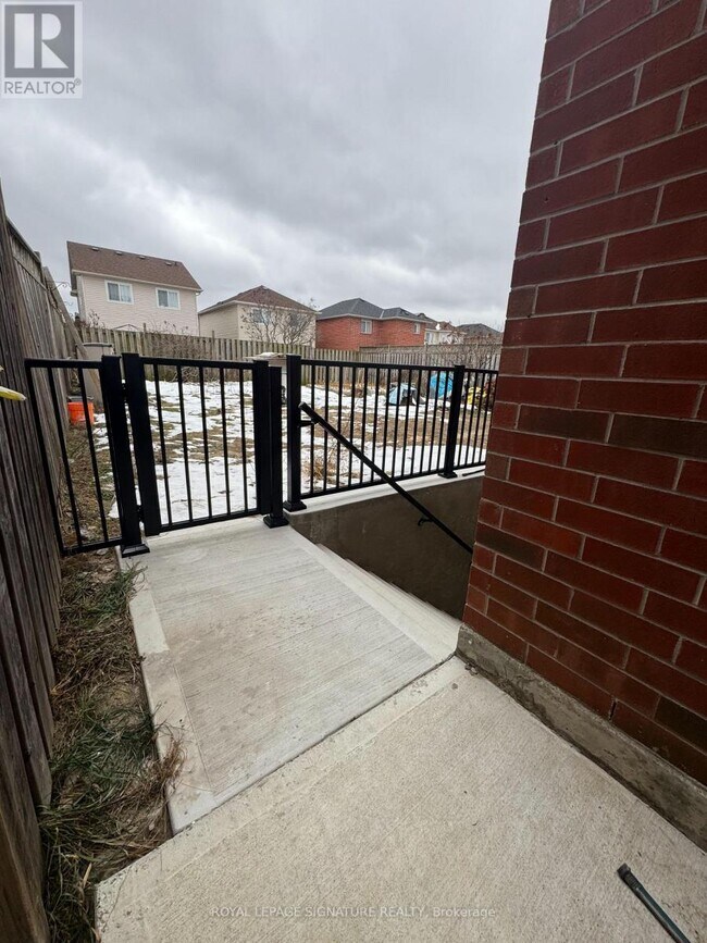 Building Photo - 1215 Wadebridge Crescent