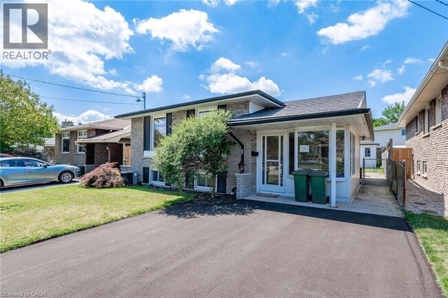 Building Photo - 15 Valery Ct