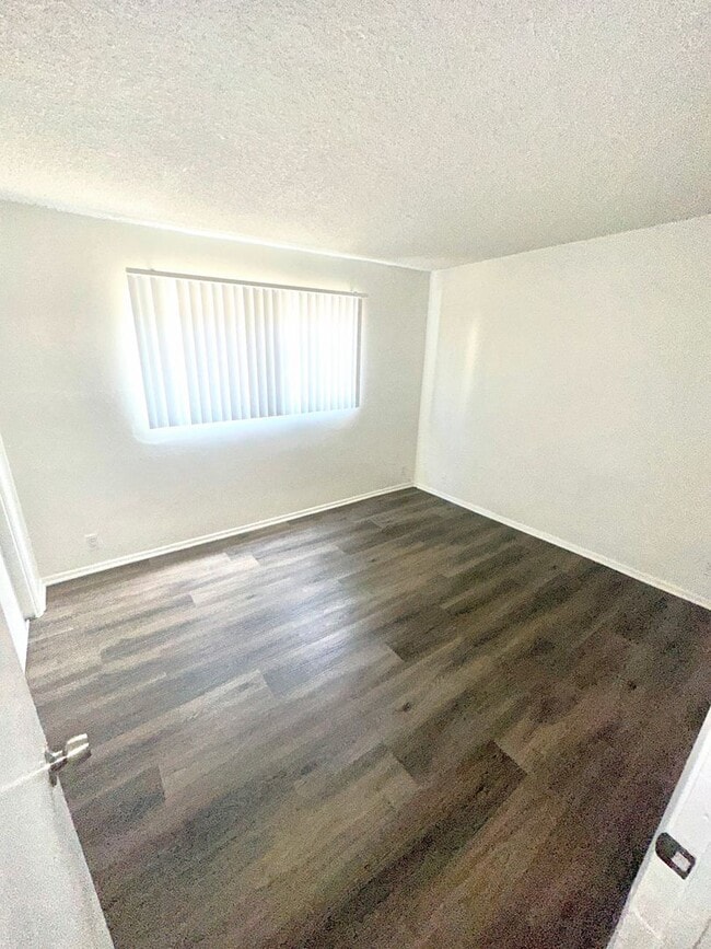 Foto del edificio - 2bd/1ba in North Hills with parking!