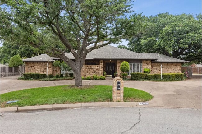 Foto del edificio - 4856 Starcrest Ct