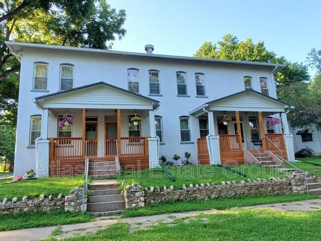 Building Photo - 226 Linn St