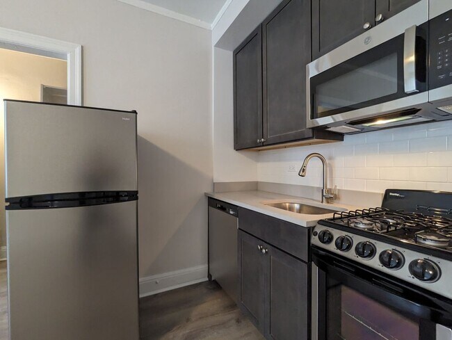 Foto del edificio - 2779 N Milwaukee Ave