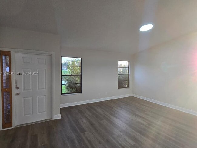Foto del edificio - 4247 Willow Pond Cir