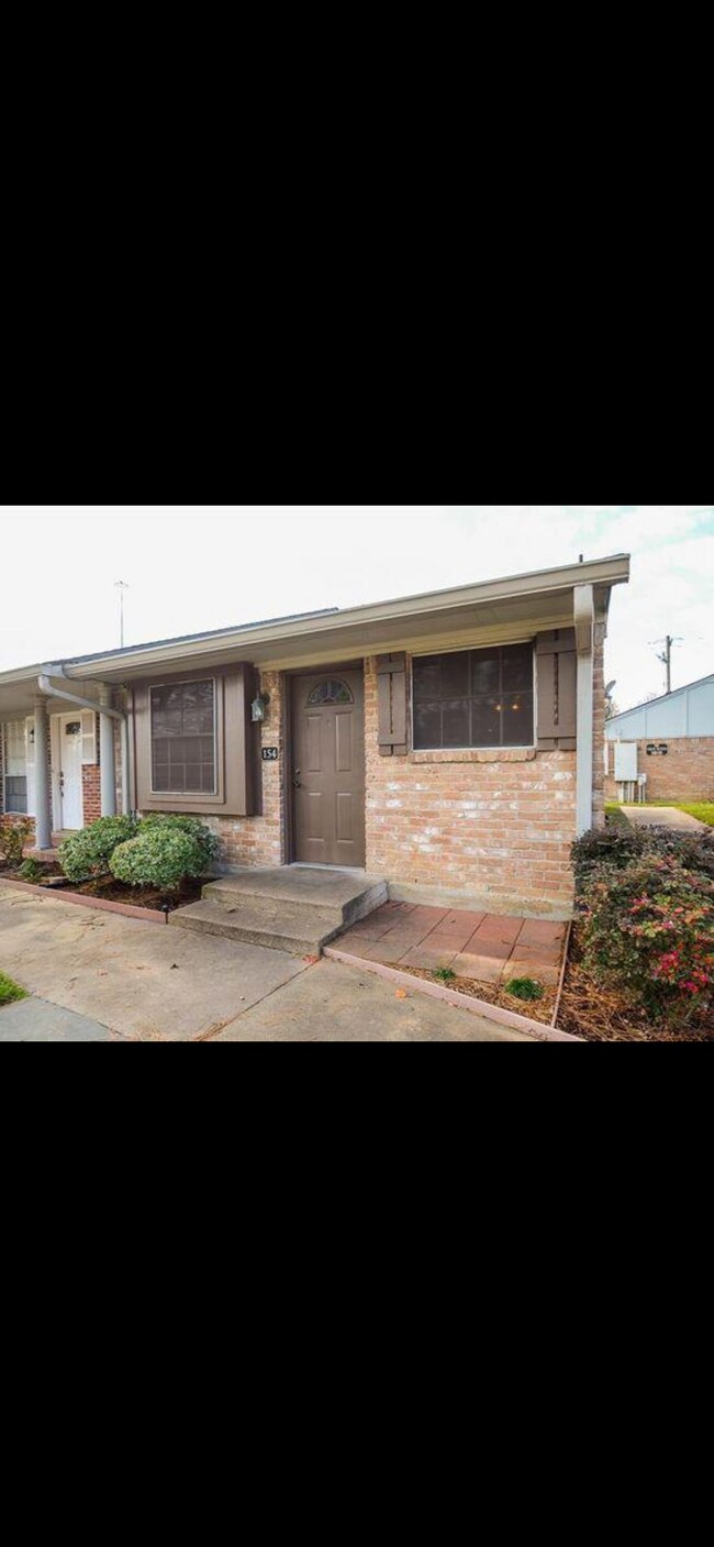 Front - 1108 W Tri Oaks Ln