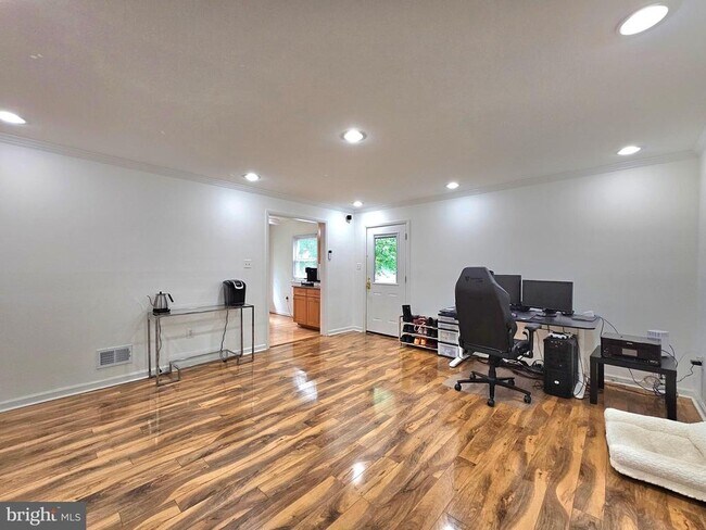 Foto del edificio - 8134 Keeler St
