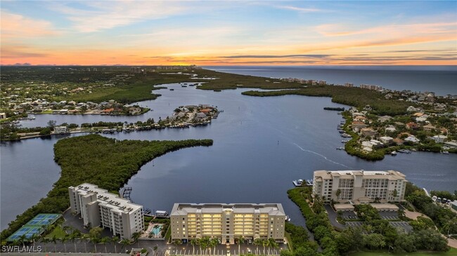 Foto del edificio - 4895 Bonita Beach Rd SW