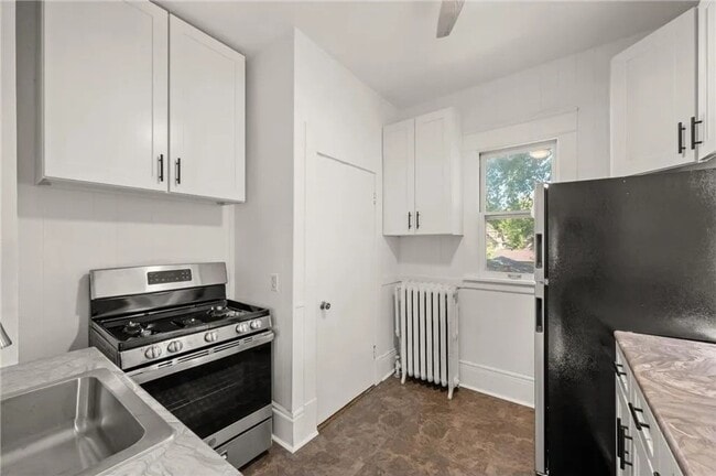 Building Photo - Updated 3 BR/1 BA Single-Family Home in St...