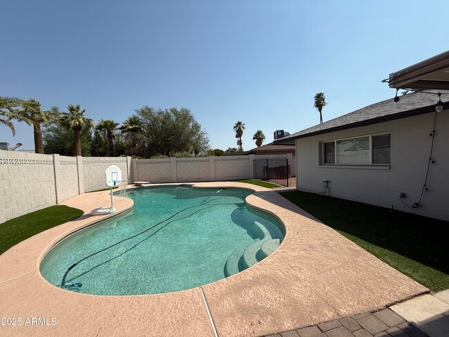 Building Photo - 4613 S Rita Ln