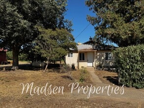 Building Photo - 3156 Burdick Rd