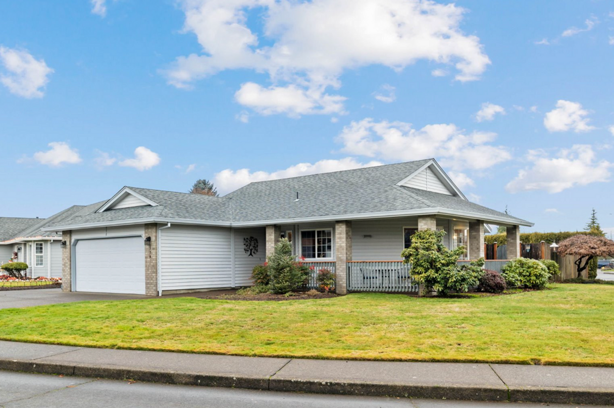 Primary Photo - Single Level In Heart of Salmon Creek