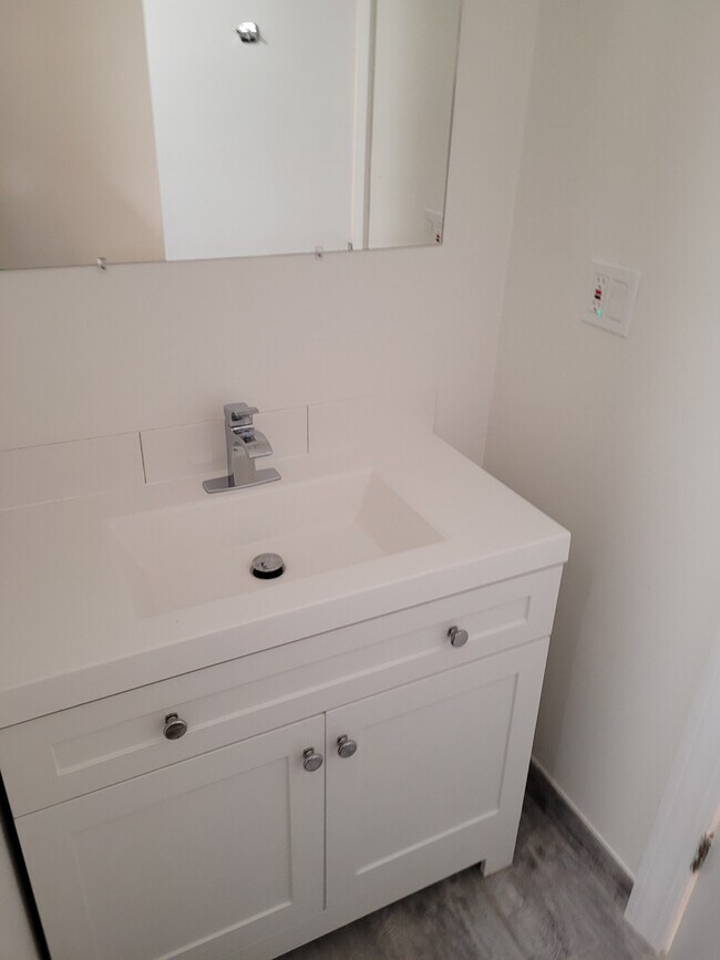 Building Photo - 226 Hanover St