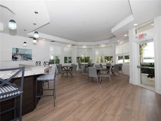 Foto del edificio - 3125 NE 184th St