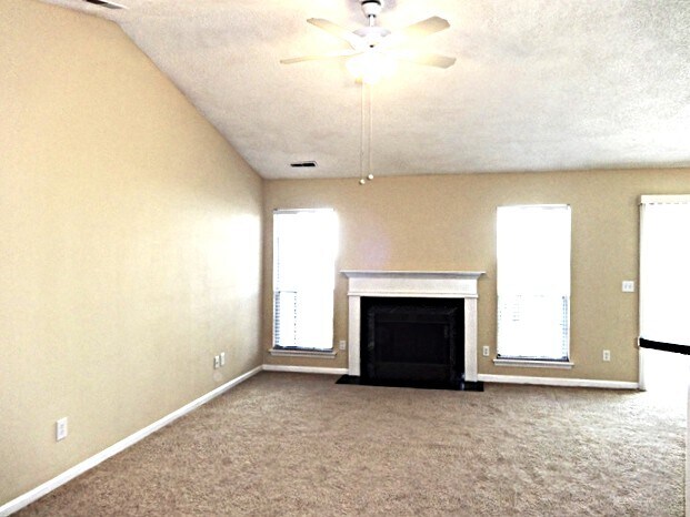 Foto del edificio - 8540 Brookforest Dr