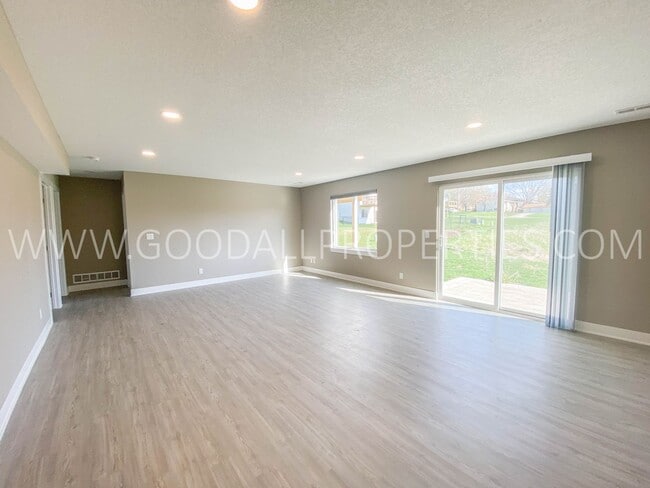 Building Photo - 4-Bedroom Walkout Ranch Home in De Soto with Finished Basement & Attached 2-Car Garage