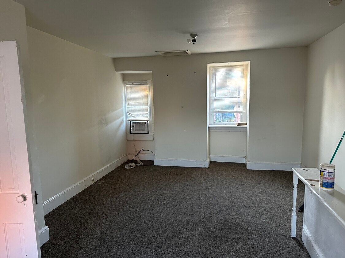 Foto principal - 537 E Orange St