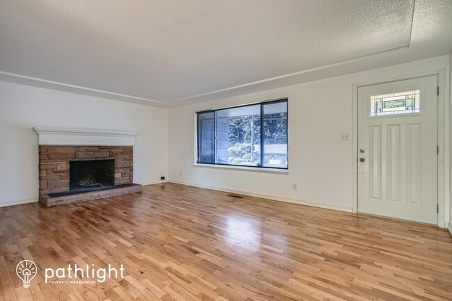 Building Photo - 1629 Huson Dr