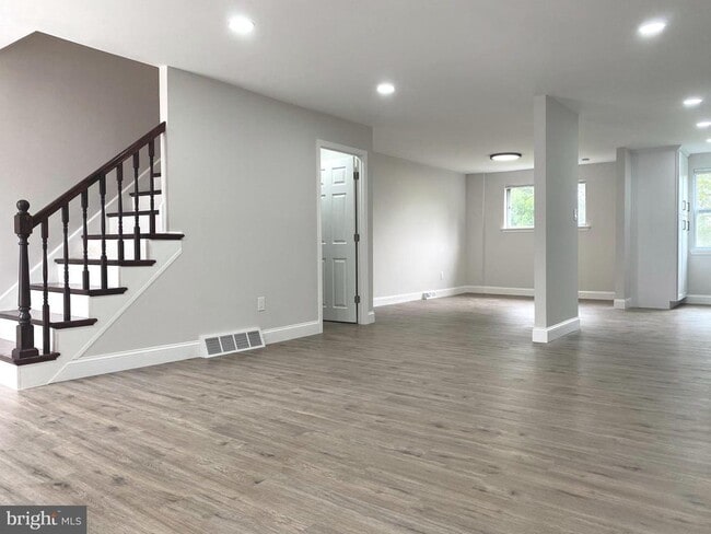Building Photo - 1319 Rainer Rd