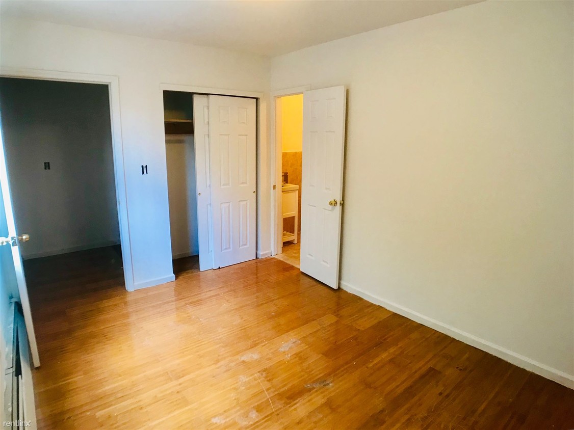 Primary Photo - Room for Rent, 2 bath Duplex - 624 Hart St