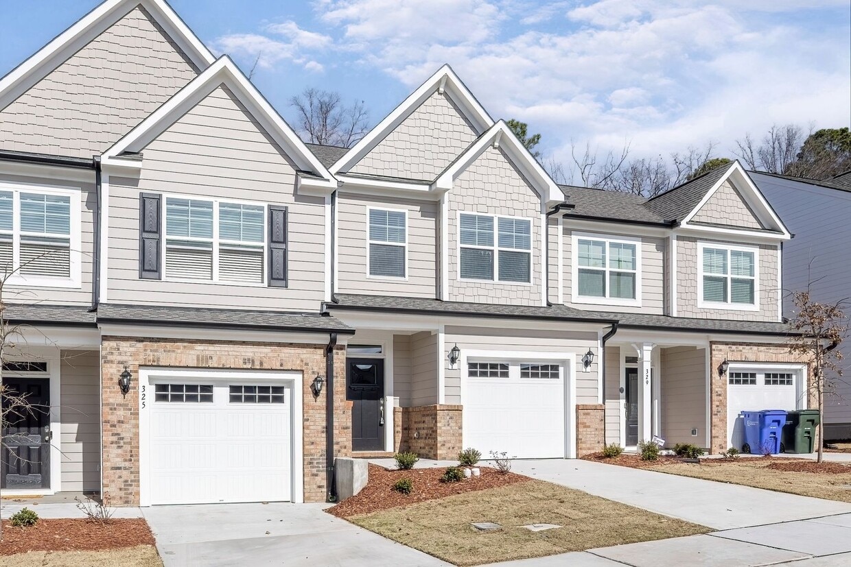 3/2.5 Townhome Close to Southpoint w/ Garage! - 3/2.5 Townhome Close to Southpoint w/ Garage!