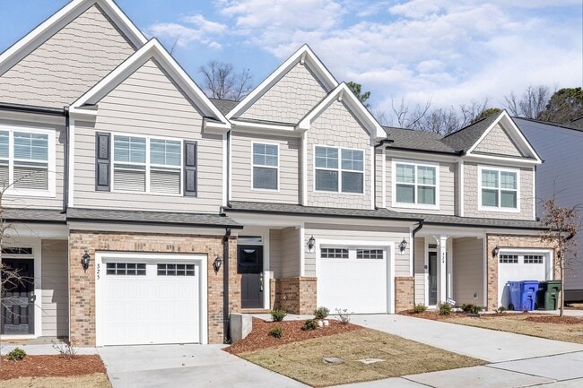 3/2.5 Townhome Close to Southpoint w/ Garage! - 3/2.5 Townhome Close to Southpoint w/ Garage!
