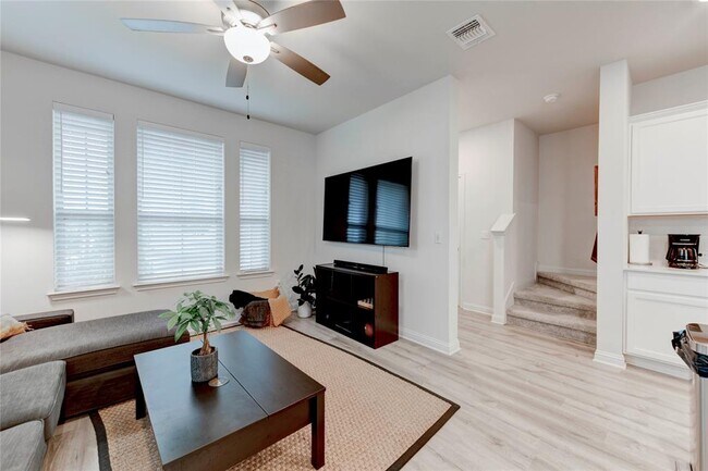 Building Photo - 8014 Lennon Dr