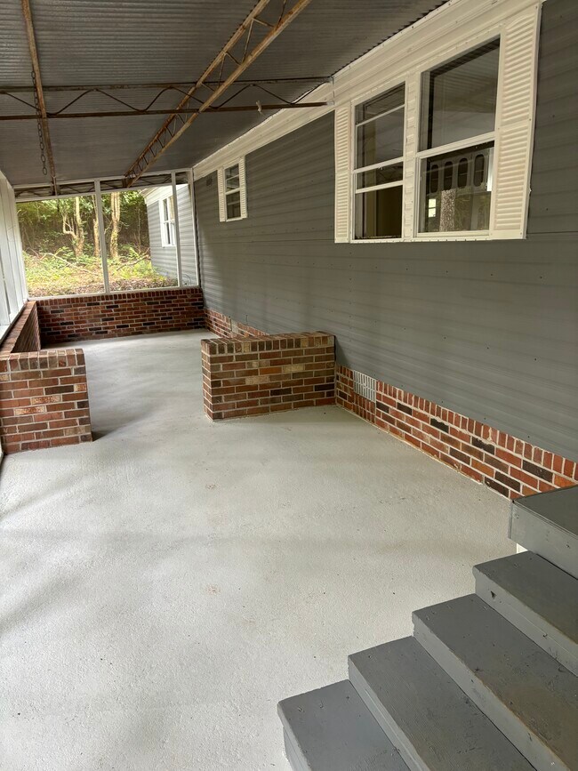 Building Photo - 71 Fernwood Dr
