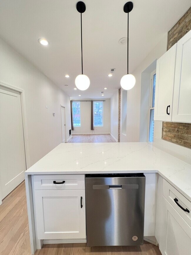 Foto del edificio - 1329 W 19th St