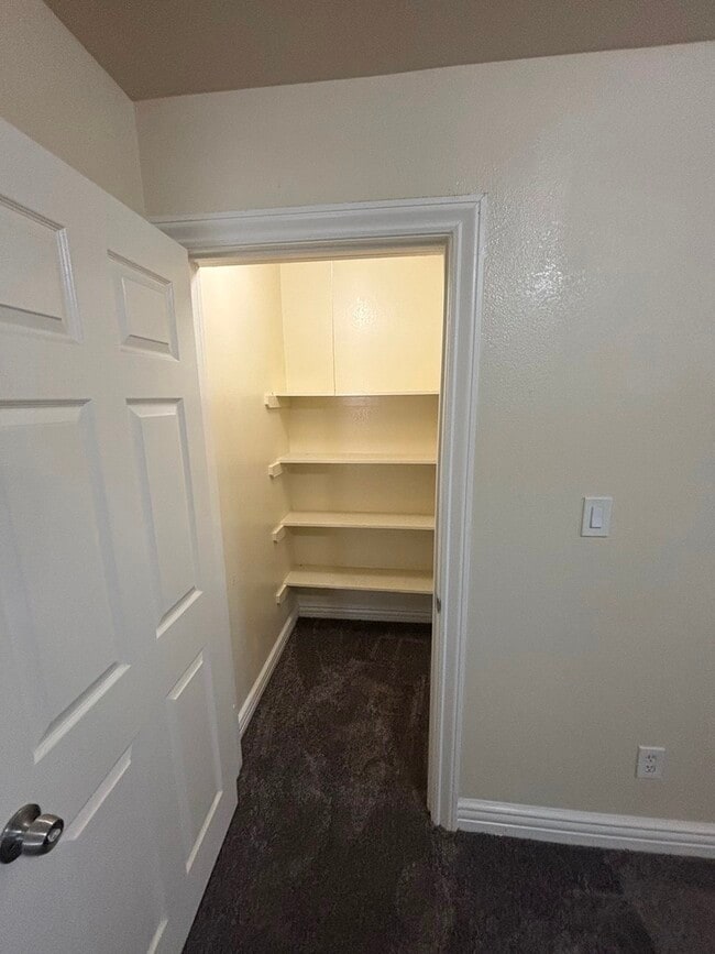 Building Photo - 846 E 109th St