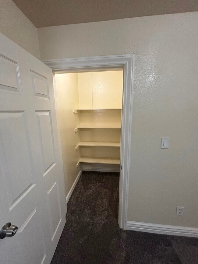 Foto del edificio - 846 E 109th St