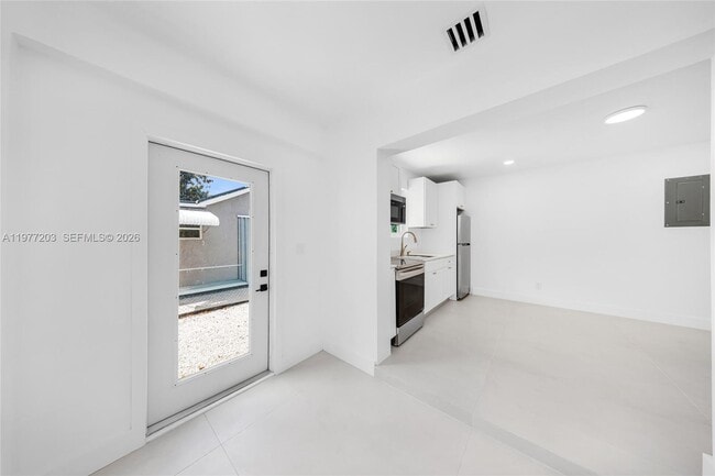 Foto del edificio - 250 NW 98th St