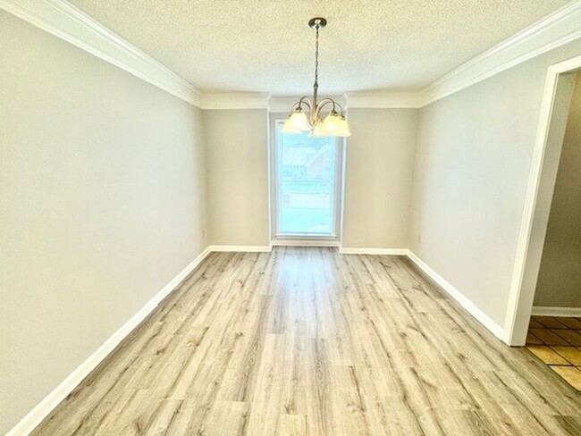 Building Photo - Move In Special! Half off March Rent with ...