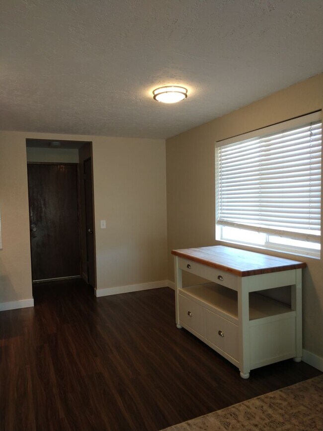 Foto del edificio - 615 Cowgill Ave