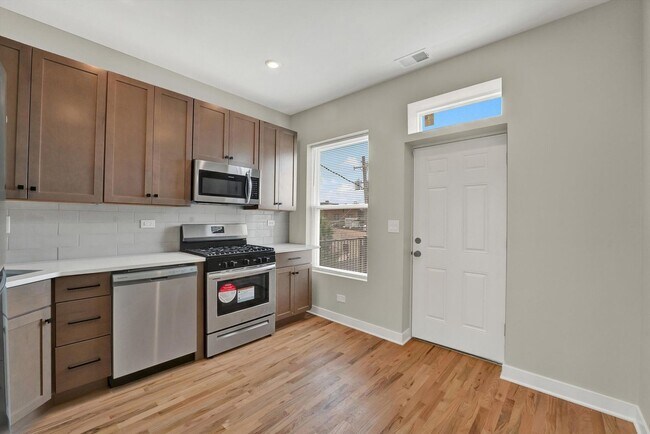 Building Photo - 2338 N Harding Ave