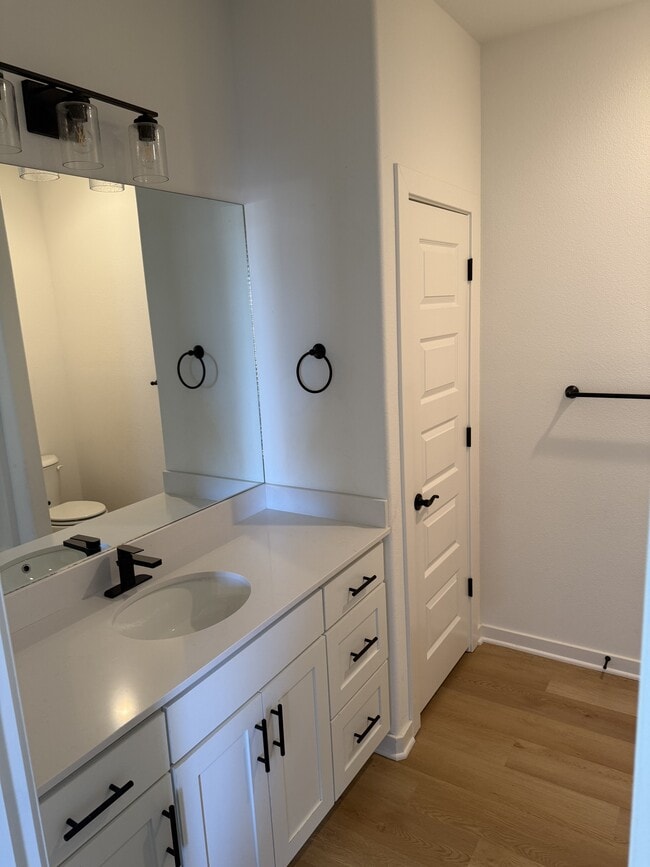 Foto del edificio - 5837 Lavender Ave