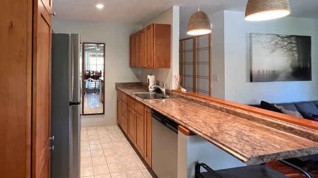 Foto del edificio - 140 Uwapo Rd