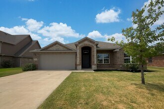Building Photo - 4124 Bridle Path Ln