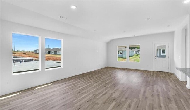 Building Photo - 206 NW Pinwheel St