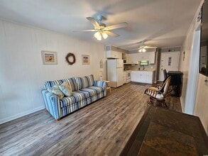 Building Photo - 401 N Hillside Dr