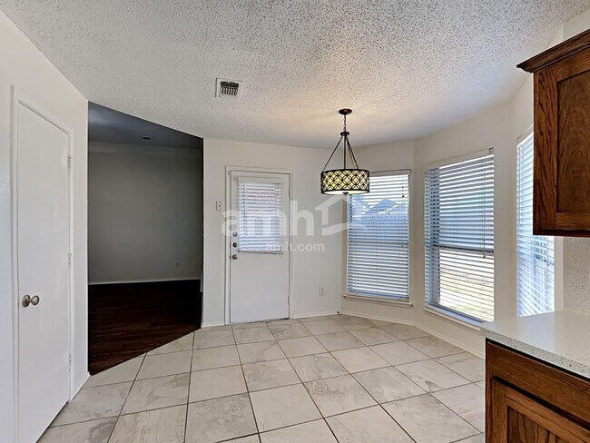 Foto del edificio - 225 Willow Creek Dr