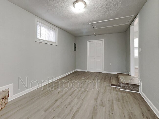 Building Photo - 7309 E 107th St