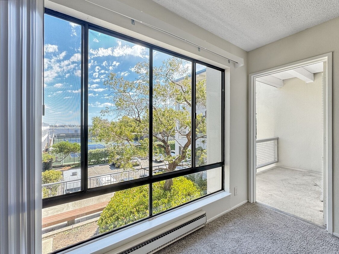 Sunny 3rd floor condo with parking in Wate... - Sunny 3rd floor condo with parking in Wate...