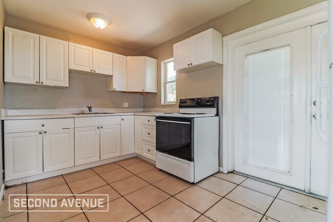 Foto del edificio - 9547 Starkey Rd