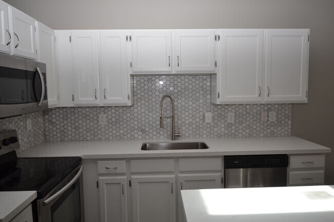 Foto del edificio - Beautiful 4 Bed 2.5 Bath Townhome in West Jordan!!!