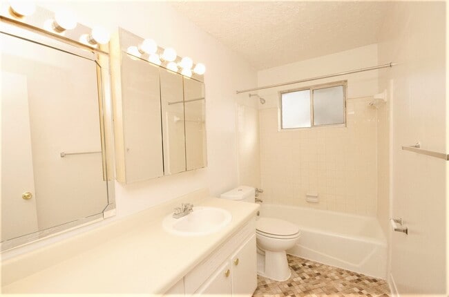 Interior Photo - The Woods At Fair Oaks