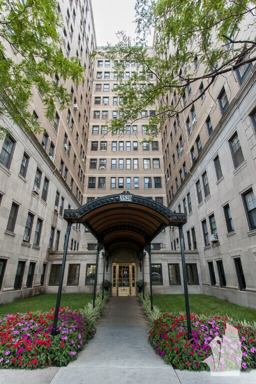 Foto del edificio - 3520 N Lake Shore Dr